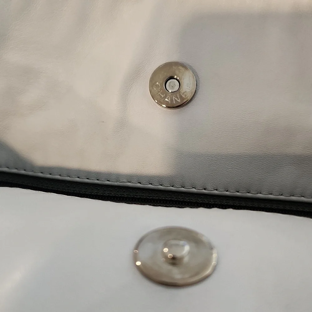 RARE CHANEL Vintage Lambskin Handbag - Picture 8 of 15